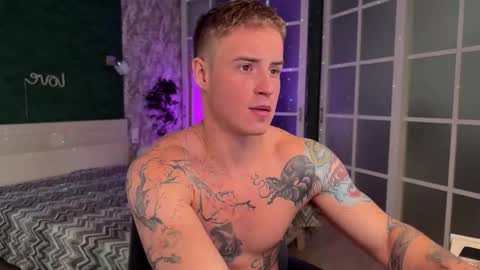 Snapshot of mia_andre chatting on November 4, 8:46 am Andre and Mia online show from November 4, 8:46 am