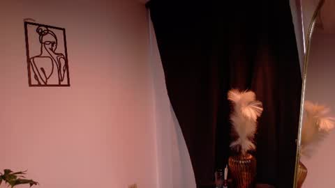 Mia Benett  online show from June 18, 2:10 pm