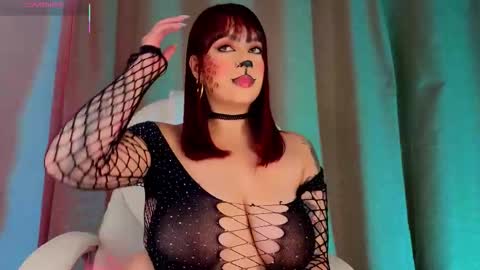 Snapshot of mia_bonneett chatting on November 1, 4:14 am online show from November 1, 4:14 am