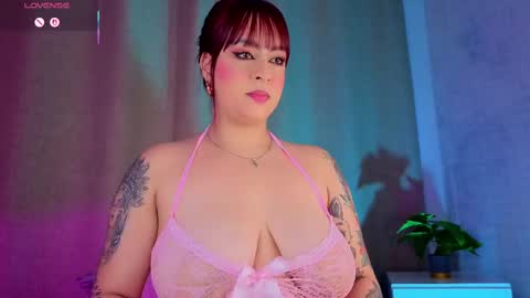 Snapshot of mia_bonneett chatting on November 18, 3:34 am online show from November 18, 3:34 am