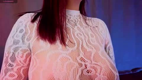 Snapshot of mia_bonneett chatting on December 16, 3:11 am online show from December 16, 3:11 am