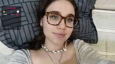 Snapshot of mia_boone chatting on December 4, 6:11 am mia_boone online show from December 4, 6:11 am