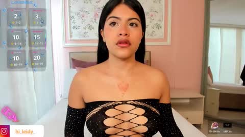 Snapshot of mia_cano_ chatting on November 26, 11:44 am Mia Cano online show from November 26, 11:44 am