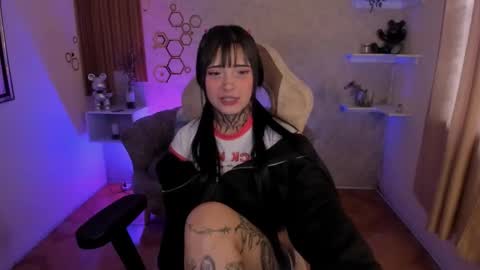 Snapshot of mia_cat05 chatting on November 14, 5:00 pm Mia online show from November 14, 5:00 pm