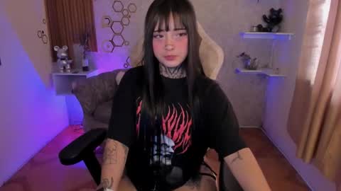 Snapshot of mia_cat05 chatting on November 15, 5:09 pm Mia online show from November 15, 5:09 pm