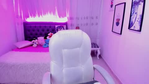 Snapshot of mia_clay1 chatting on December 3, 9:57 pm Mia online show from December 3, 9:57 pm