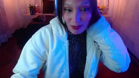 Snapshot of mia_collens_ chatting on January 4, 5:05 am MIA online show from January 4, 5:05 am