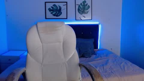 Snapshot of mia_collens_ chatting on November 7, 3:28 am MIA online show from November 7, 3:28 am