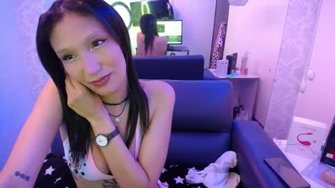 Snapshot of mia_collens_ chatting on February 5, 10:36 pm MIA online show from February 5, 10:36 pm