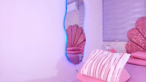 Snapshot of mia_collenss chatting on June 26, 3:11 am Mia online show from June 26, 3:11 am