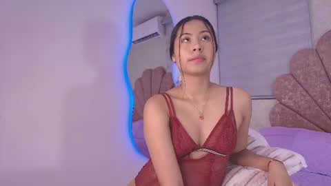 Snapshot of mia_collenss chatting on July 17, 3:35 am Mia online show from July 17, 3:35 am