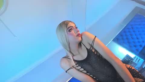 mia_collins09 online show from April 11, 4:17 am