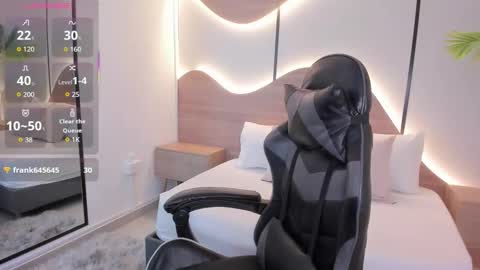 Snapshot of mia_collins96 chatting on November 29, 2:58 am M I A online show from November 29, 2:58 am