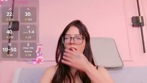 Mia 3 online show from July 8, 8:24 pm