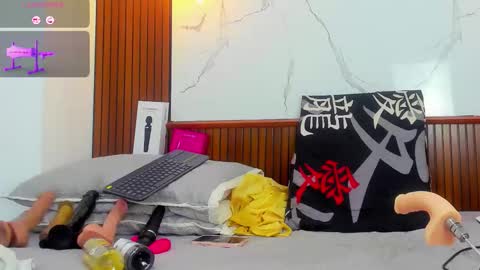 Snapshot of mia_conde1_ chatting on November 7, 5:18 am Mia Conde online show from November 7, 5:18 am