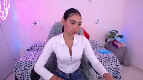 mia_cute_girl online show from June 1, 1:35 pm