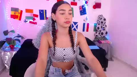 Snapshot of mia_cute_girl chatting on June 29, 6:08 pm mia_cute_girl online show from June 29, 6:08 pm