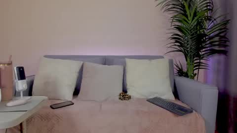 Snapshot of mia_daniellshot chatting on May 9, 12:10 pm Sarah Luna online show from May 9, 12:10 pm