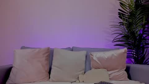 Snapshot of mia_daniellshot chatting on May 20, 12:11 pm Sarah Luna online show from May 20, 12:11 pm