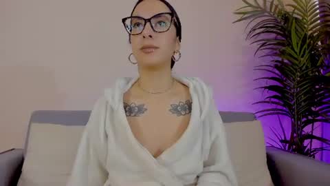 Snapshot of mia_daniellshot chatting on June 16, 1:14 pm Sarah Luna online show from June 16, 1:14 pm