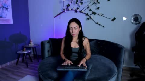 mia_davis__ online show from March 19, 12:09 pm