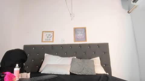 mia_diamond77 online show from March 6, 8:38 pm