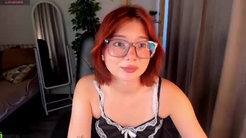 Snapshot of mia_e1fie chatting on June 30, 12:44 am mia_e1fie online show from June 30, 12:44 am