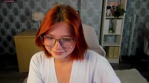 Snapshot of mia_e1fie chatting on August 3, 12:42 am mia_e1fie online show from August 3, 12:42 am