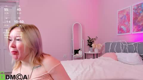 Snapshot of mia_ferd chatting on October 3, 7:49 am Mia online show from October 3, 7:49 am