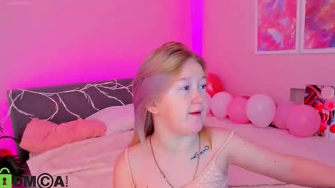 Snapshot of mia_ferd chatting on October 5, 2:32 am Mia online show from October 5, 2:32 am