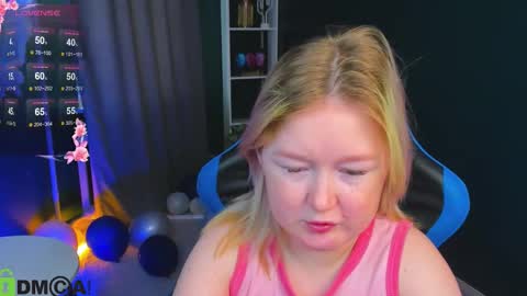 Snapshot of mia_ferd chatting on October 9, 8:23 am Mia online show from October 9, 8:23 am