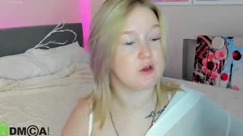 Snapshot of mia_ferd chatting on October 12, 2:21 am Mia online show from October 12, 2:21 am