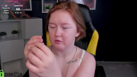 Snapshot of mia_ferd chatting on November 8, 3:18 am Mia online show from November 8, 3:18 am