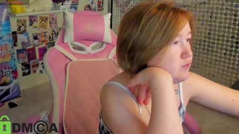 Snapshot of mia_ferd chatting on November 10, 2:21 am Mia online show from November 10, 2:21 am