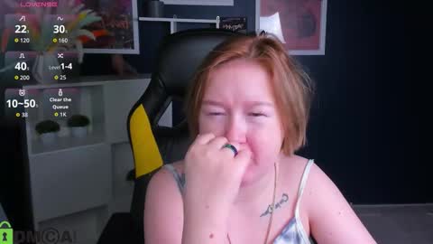 Snapshot of mia_ferd chatting on November 11, 2:44 am Mia online show from November 11, 2:44 am