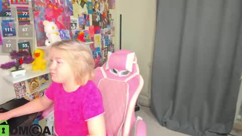 Mia online show from May 4, 2:51 am