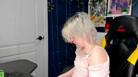 Mia online show from June 11, 3:04 am