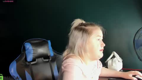 Mia online show from June 17, 2:58 am
