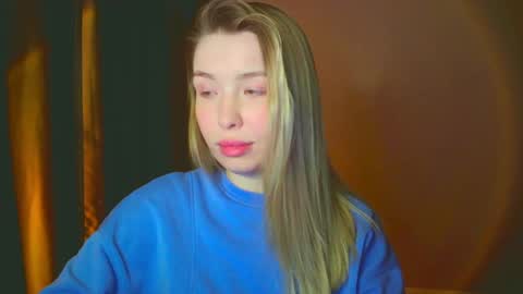 Mia online show from December 10, 9:11 pm