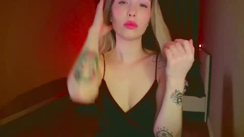 Mia online show from February 16, 3:58 am