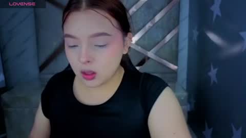Snapshot of mia_foster_t chatting on June 9, 1:12 pm Mia online show from June 9, 1:12 pm