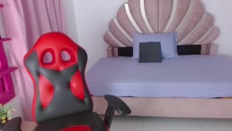 mia online show from January 18, 12:31 pm