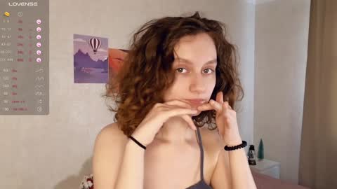 Snapshot of mia_frizz chatting on February 7, 9:37 am Mia online show from February 7, 9:37 am