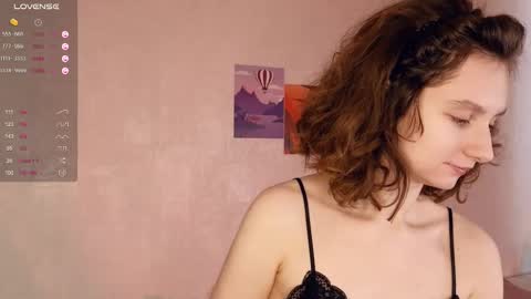 Snapshot of mia_frizz chatting on February 9, 9:05 am Mia online show from February 9, 9:05 am