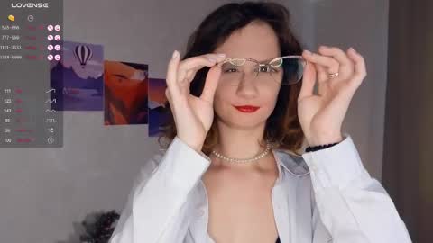 Snapshot of mia_frizz chatting on February 17, 7:15 am Mia online show from February 17, 7:15 am