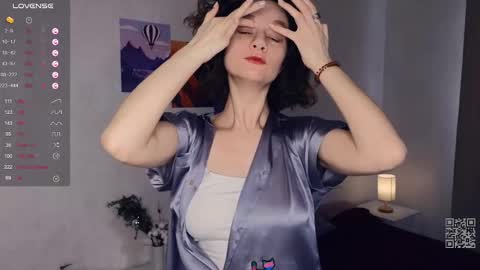 Snapshot of mia_frizz chatting on March 9, 9:46 am Mia online show from March 9, 9:46 am