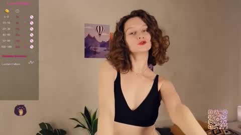 Snapshot of mia_frizz chatting on September 14, 1:32 pm Mia online show from September 14, 1:32 pm