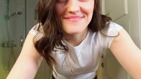 Snapshot of mia_g_ chatting on February 21, 7:23 am Mia online show from February 21, 7:23 am