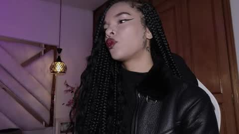 Mia online show from March 1, 3:19 am