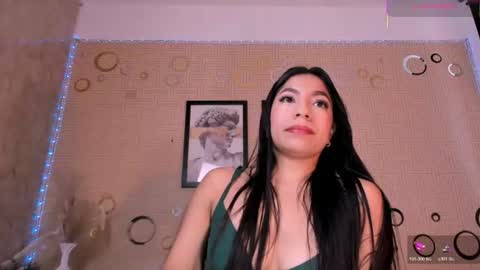 Mia online show from July 19, 1:15 pm